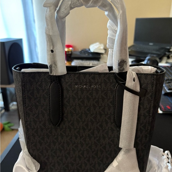 Michael Kors Black Tote Bag - Picture 1 of 4